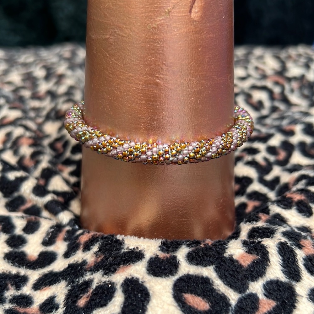 VINTAGE ARTIST MADE PEARLESCENT SLIDE ON BANGLE BRACELET